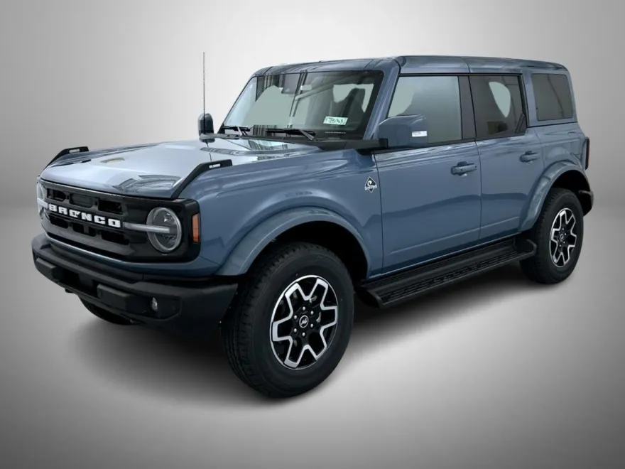 2025 Ford Bronco Outer Banks photo 1