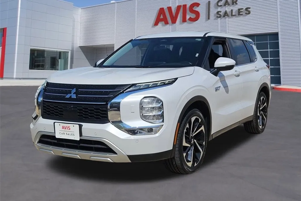 2023 Mitsubishi Outlander PHEV photo 1