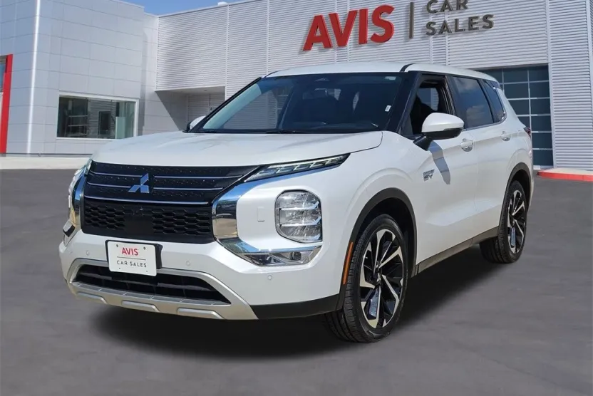 2023 Mitsubishi Outlander PHEV photo 1