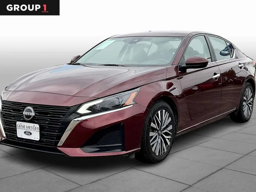 2023 Nissan Altima 2.5 SV photo 1