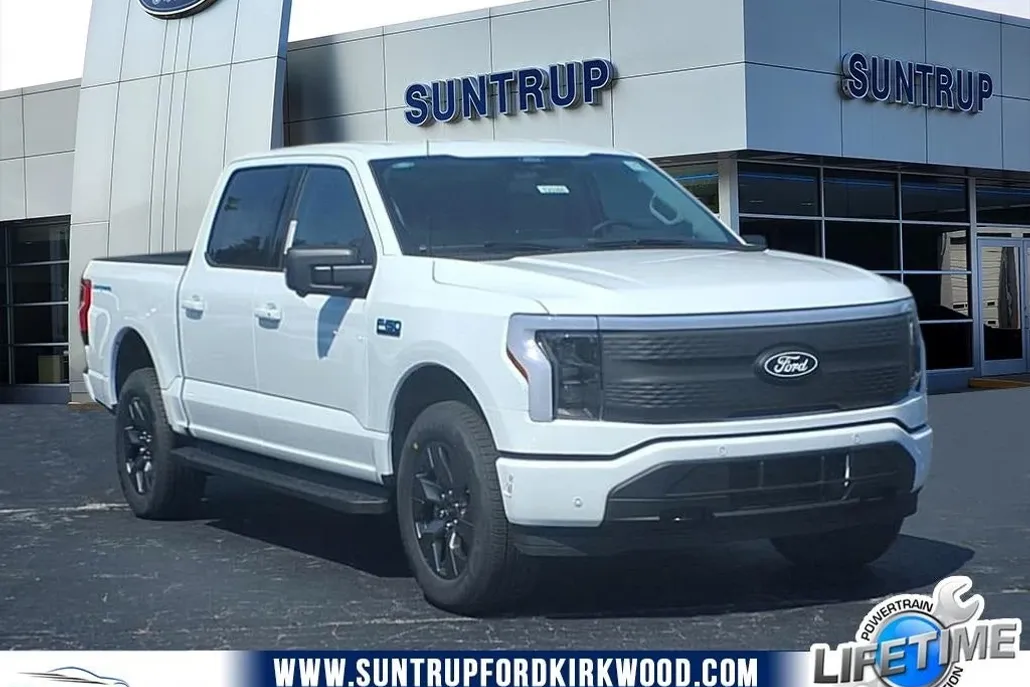 2025 Ford F-150 Lightning photo 1