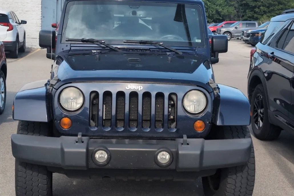 2013 Jeep Wrangler Unlimited Sahara photo 1