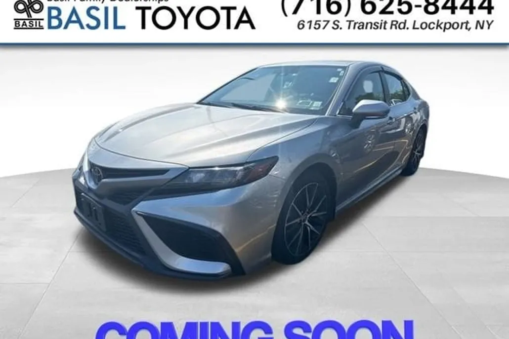 2022 Toyota Camry SE photo 1
