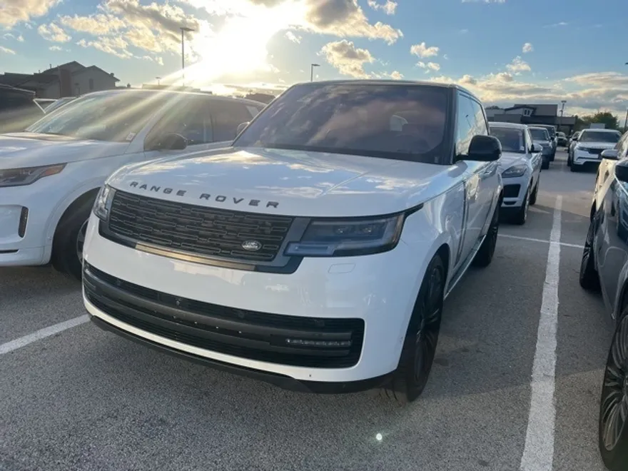 2023 Land Rover Range Rover SE photo 1