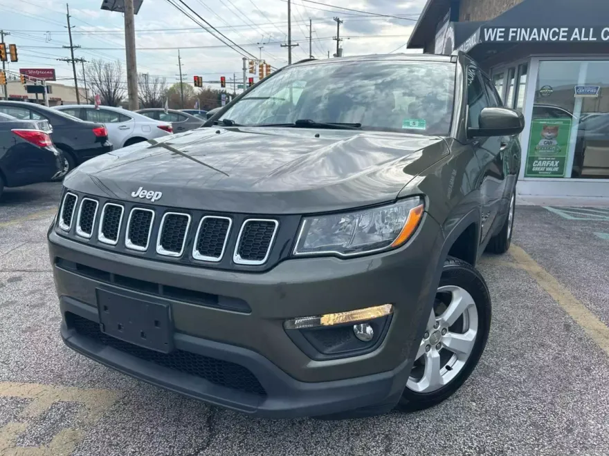 2018 Jeep Compass Latitude Sport photo 1