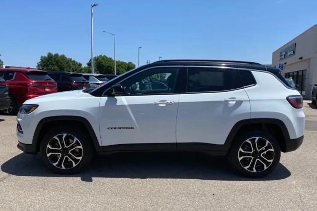 2024 Jeep Compass Limited photo 1