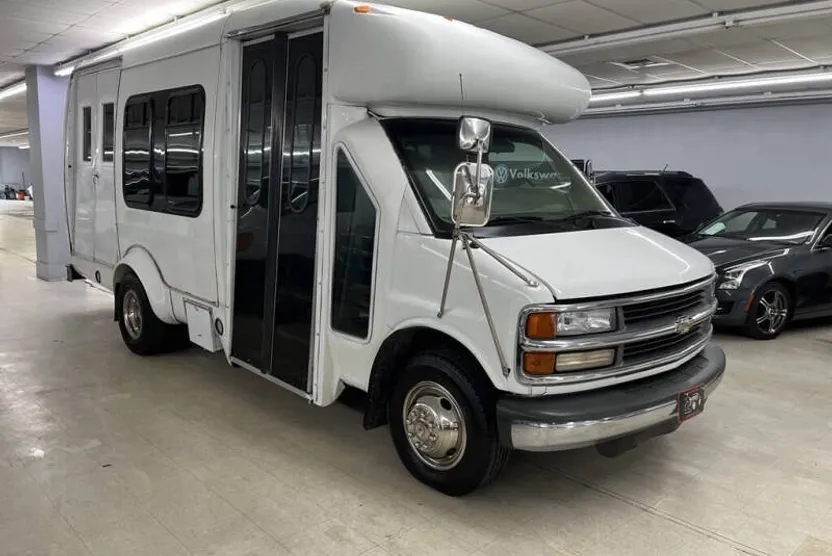 2001 Chevrolet Express 3500 Cutaway photo 1