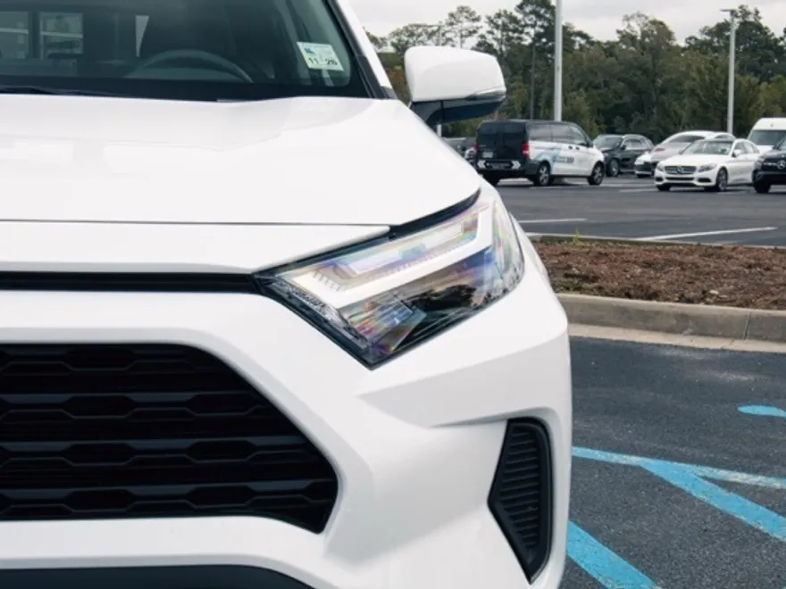 2024 Toyota RAV4 XLE photo 1