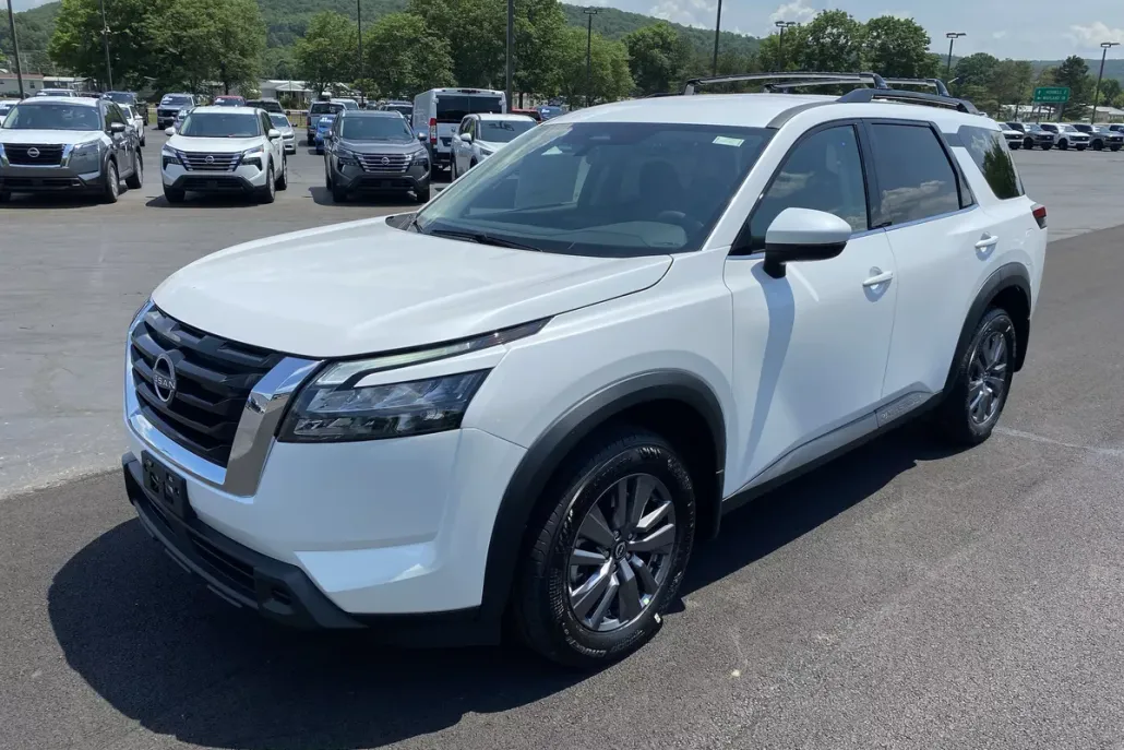2025 Nissan Pathfinder SV photo 1