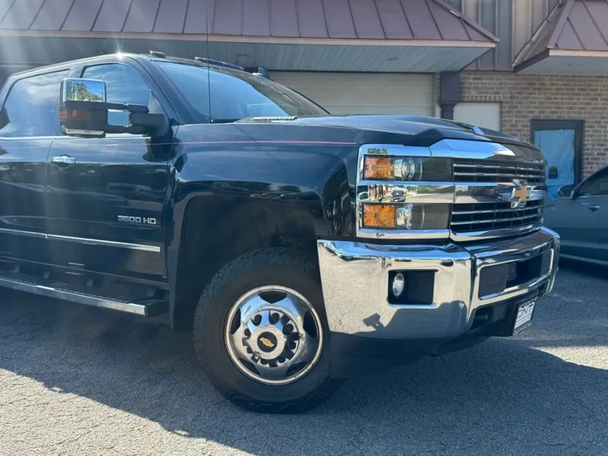 2019 Chevrolet Silverado 3500HD LTZ photo 1