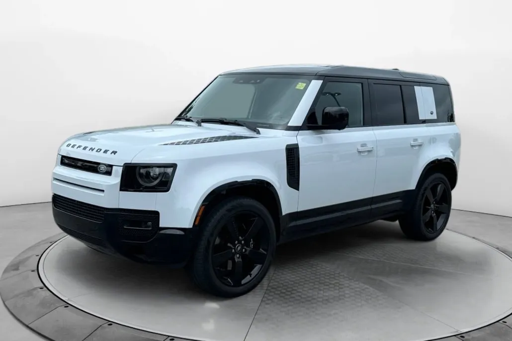 2023 Land Rover Defender 110 V8 photo 1