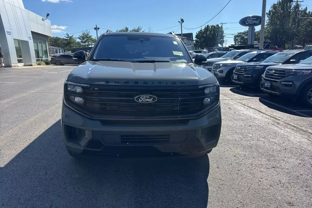 2025 Ford Expedition Platinum photo 1
