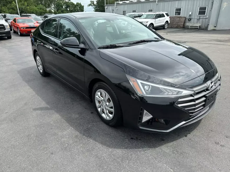 2020 Hyundai Elantra SE photo 1