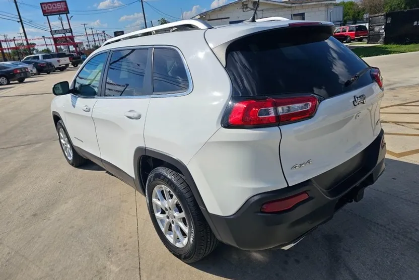 2015 Jeep Cherokee Latitude photo 1