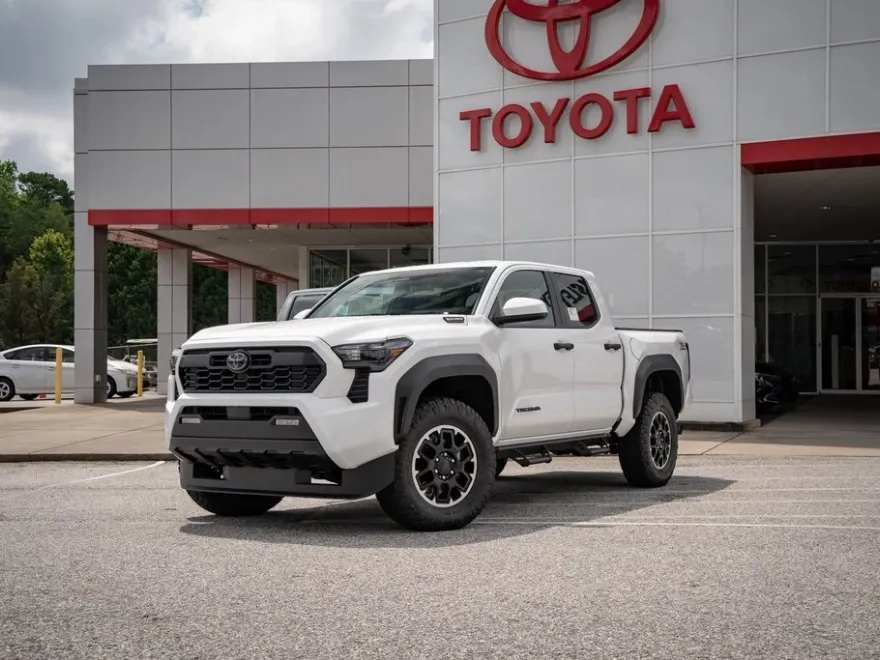 2025 Toyota Tacoma TRD Off-Road Double Cab photo 1