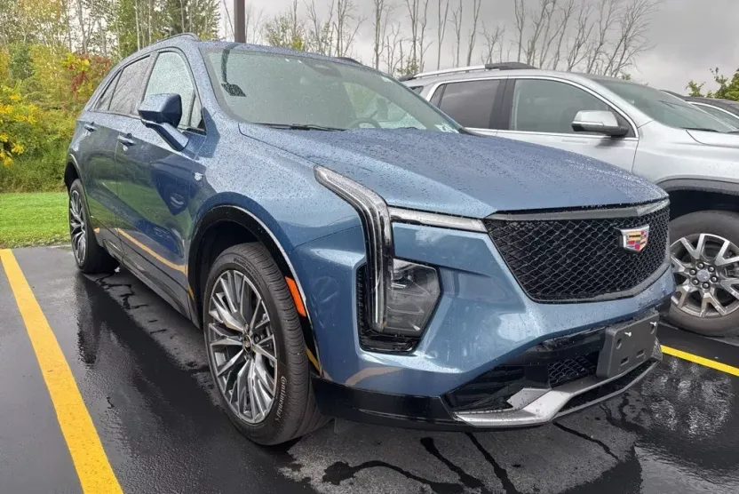 2025 Cadillac XT4 Sport photo 1
