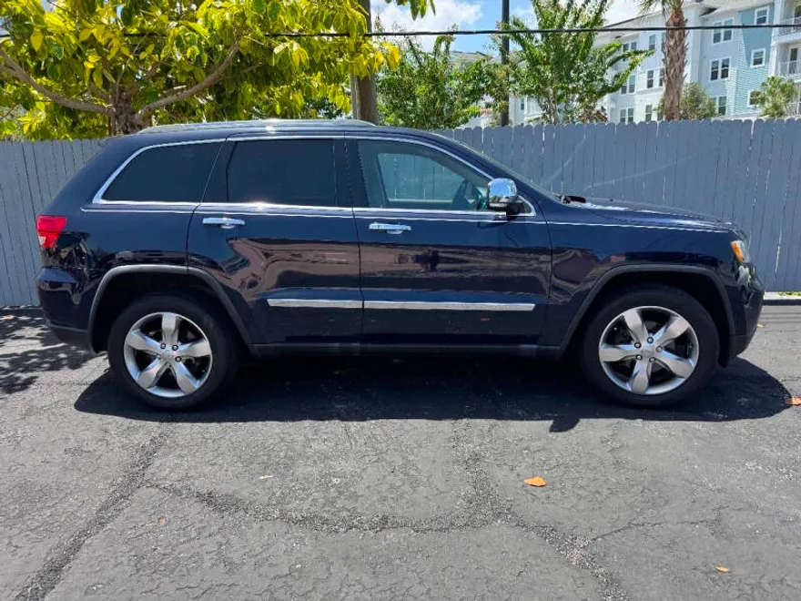 2012 Jeep Grand Cherokee Overland photo 1
