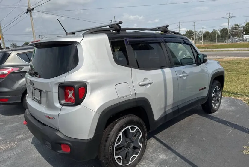 2016 Jeep Renegade Trailhawk photo 1