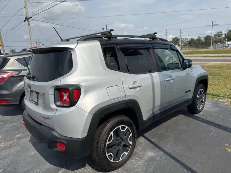 2016 Jeep Renegade Trailhawk photo 1