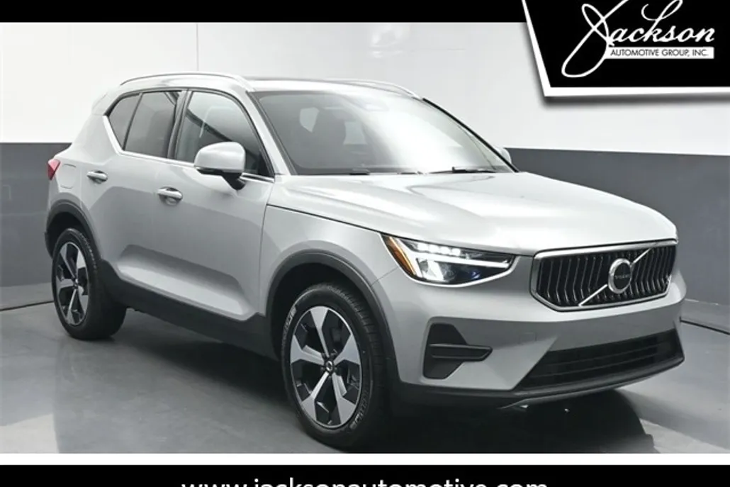 2025 Volvo XC40 Core photo 1