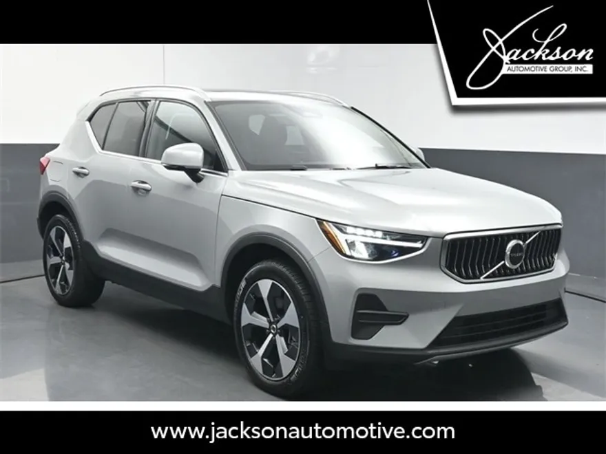 2025 Volvo XC40 Core photo 1