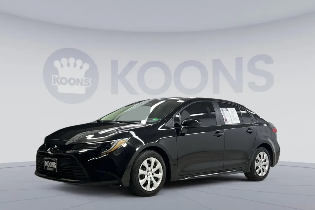 2024 Toyota Corolla LE photo 1