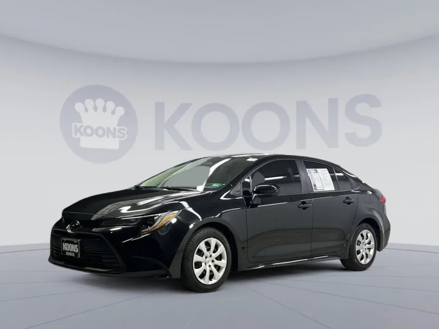 2024 Toyota Corolla LE photo 1