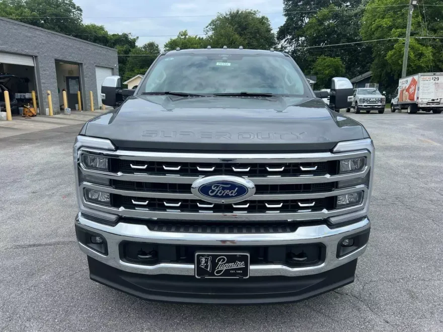 2025 Ford F-250 Lariat photo 2