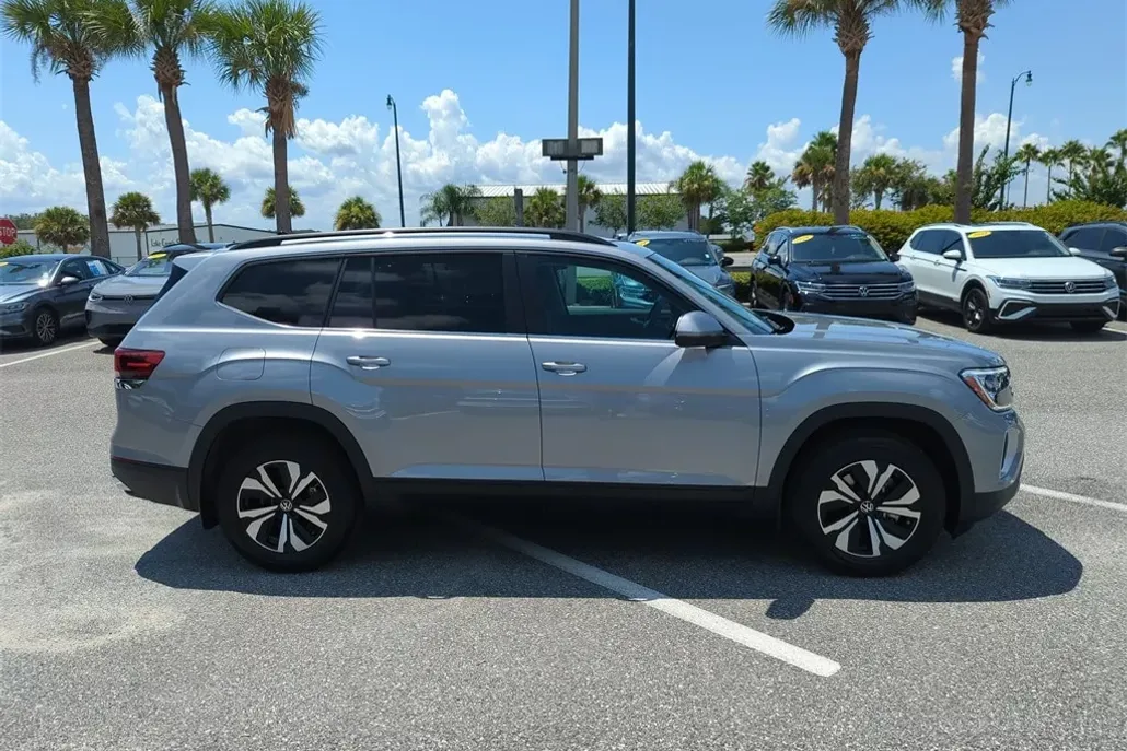 2026 Volkswagen Atlas SE photo 1