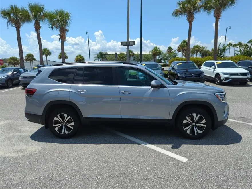 2026 Volkswagen Atlas SE photo 1