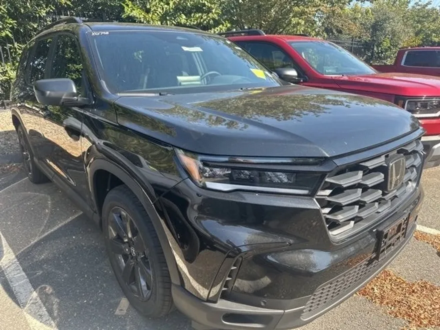 2025 Honda Pilot Sport photo 1