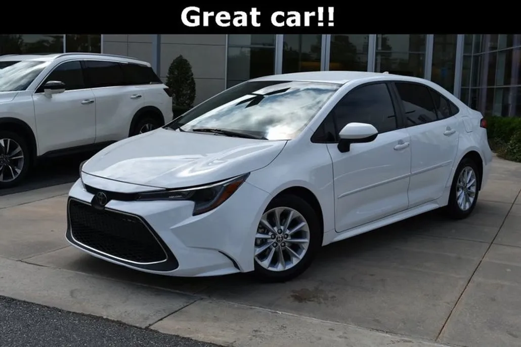 2022 Toyota Corolla LE photo 1