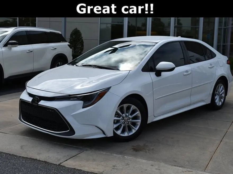 2022 Toyota Corolla LE photo 1