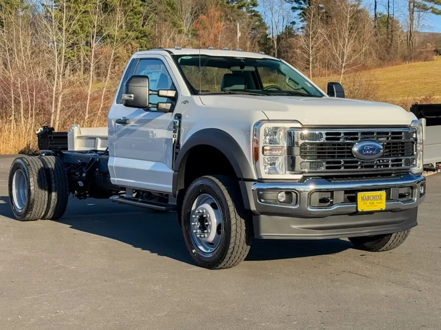 2024 Ford F-600 photo 1