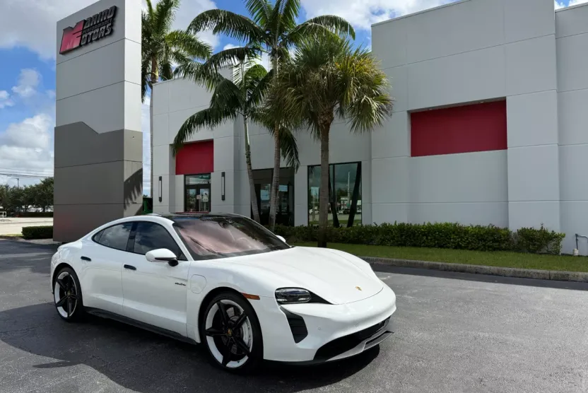 2022 Porsche Taycan GTS photo 1