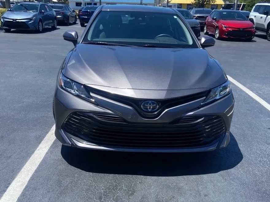 2020 Toyota Camry Hybrid LE photo 1