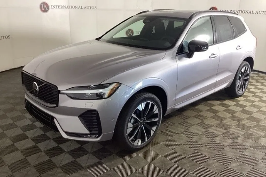 2026 Volvo XC60 Plus photo 1