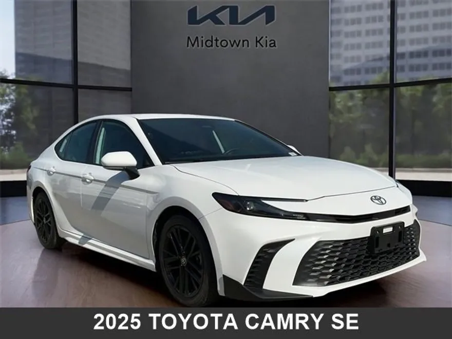 2025 Toyota Camry SE photo 1