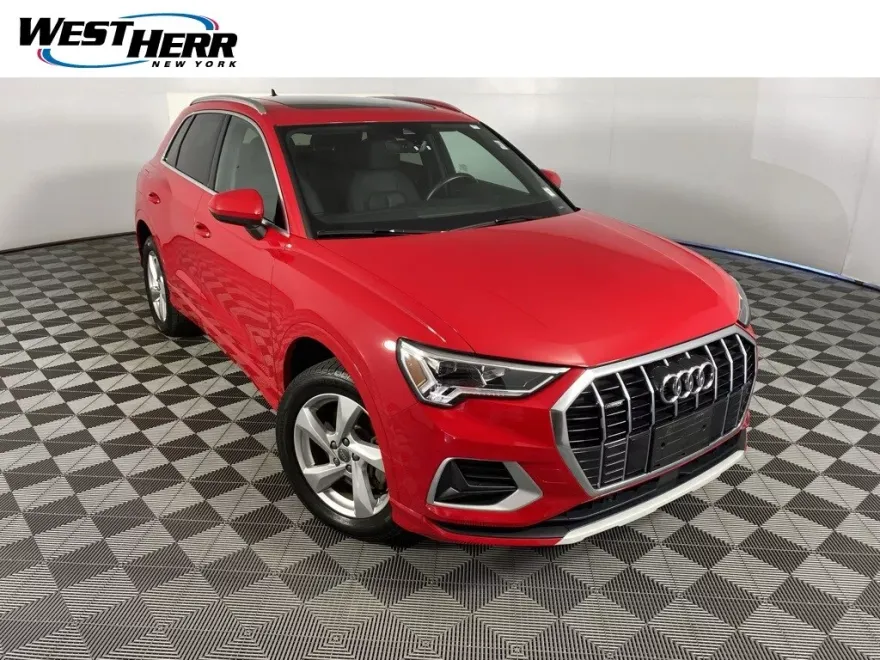 2020 Audi Q3 45 TFSI Premium photo 1