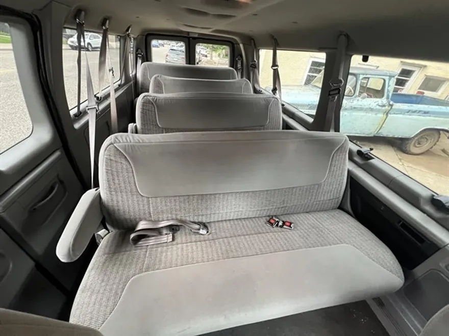 1999 Ford E-350 photo 6