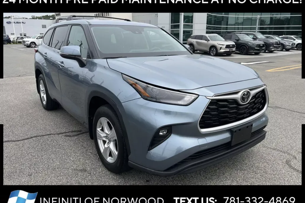 2022 Toyota Highlander LE photo 1