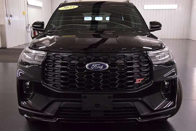 2025 Ford Explorer ST photo 1