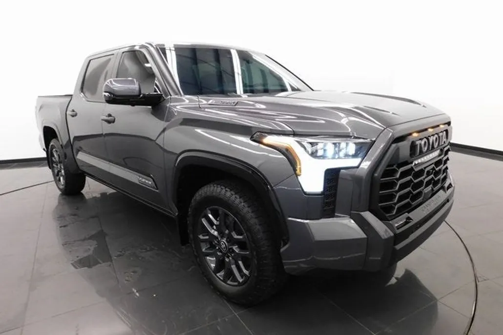 2025 Toyota Tundra Platinum photo 1