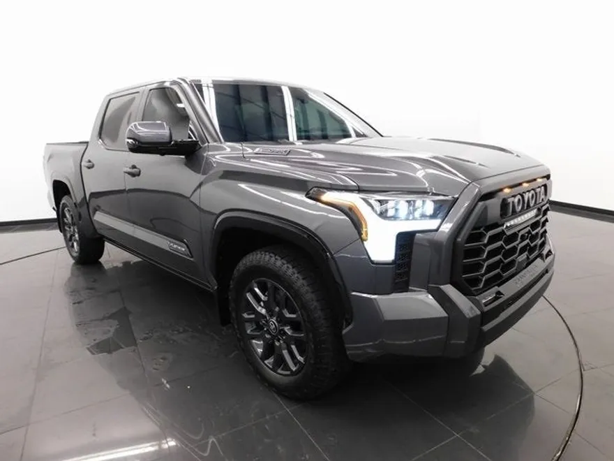 2025 Toyota Tundra Platinum photo 1