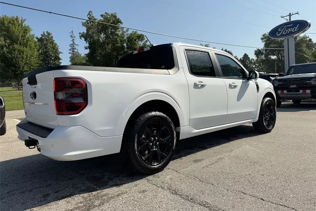 2025 Ford Maverick photo 1