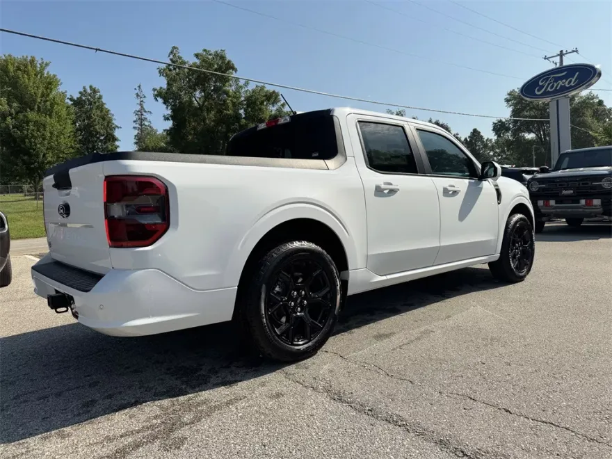 2025 Ford Maverick photo 1