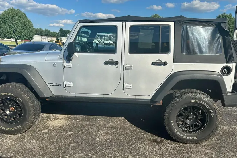 2011 Jeep Wrangler Unlimited Rubicon Sport photo 1
