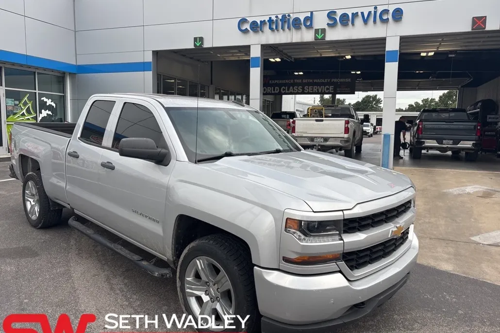 2018 Chevrolet Silverado 1500 Custom photo 1