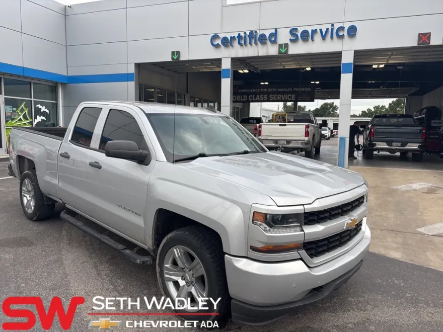 2018 Chevrolet Silverado 1500 Custom photo 1