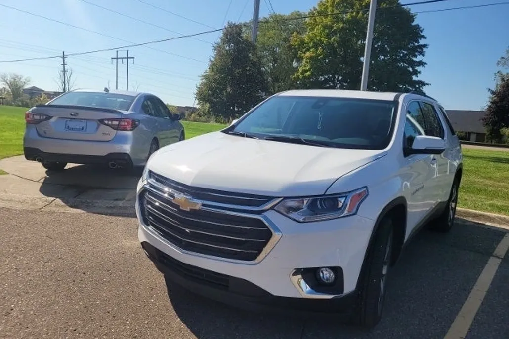 2021 Chevrolet Traverse Leather photo 1